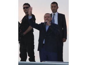 Başbakan Erdoğan, Bursalıları Rabia Selamı İle Selamladı