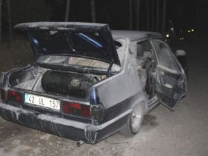 Otomobilin, Önce Teyp ve Hoparlörü Çalındı Sonra Yakıldı
