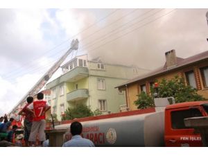 Barbekü İçin Yakılan Ateş Çatı Katını Kül Etti