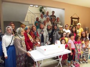 Doğum Günlerini Birlikte Kutladılar