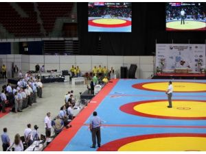 Bulgaristan'da, Mısırlı Güreşçi İçin Bir Dakikalık Saygı Duruşu Yapıldı