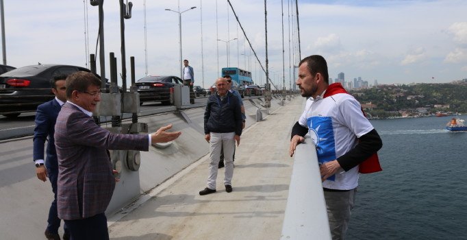 İntihar etmek isteyen kişiyi Ahmet Davutoğlu ikna etti