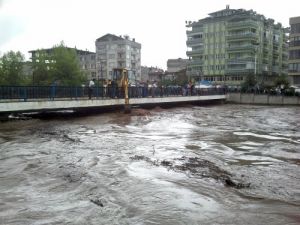 Islah Edilmeyen Terme Çayı Yürekleri Ağza Getirdi