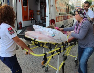 İki yaşındaki çocuk kayısı çekirdeğinden zehirlendi