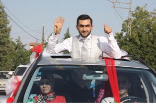Sisi'ye kızdı damatlık ceketini yaktı!