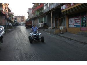 Makam Aracına Haciz Gelen Belediye Başkanı Motosikleti Makam Aracı Yaptı