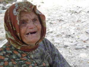 83 Yaşında, 30 Yıldır Her Gün 5 Kilometre Yürüyor.