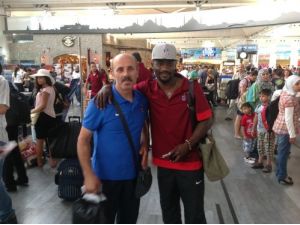 Trabzonspor, Uefa Maçı İçin Tiran'a Gitti