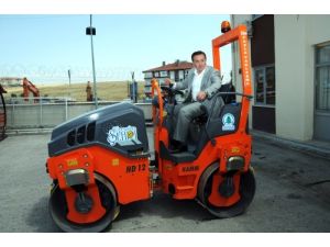 Pursaklar Belediyesi Asfalt Çalışmaları İçin Silindir Aldı