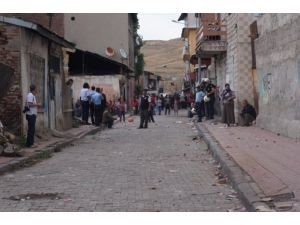Çocuk Kavgasına Büyükler Karıştı, Ortalık Savaş Alanına Döndü