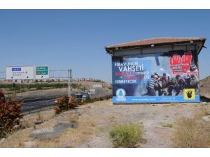 Mısır’daki Katliamlara Billboardlu Tepki