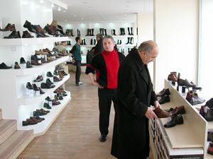 Soğuk ve kar yağışı ayakkabı satışlarını artırdı