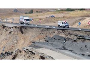 Cizre’de İpek Yolu Yer Yer Çöküyor