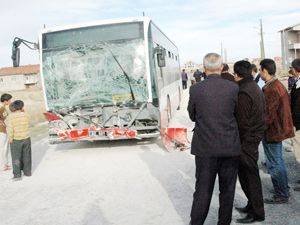 Garip bir kaza: 5 yolcu yaralı