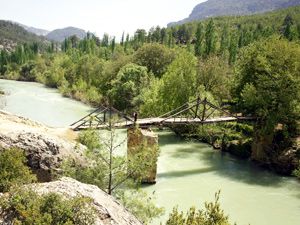 Tarihi Nadire Köprüsü yağıştan zarar gördü