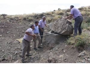 Hakkari’de Yaylacılar Su Şebekelerini Tahrip Etti