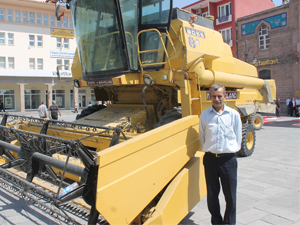 Traktör pazarı değil, Hükümet Meydanı!