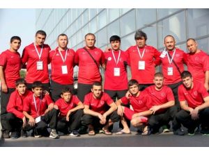 Türk Güreşçiler Sırbistan’da Yüzleri Güldürdü