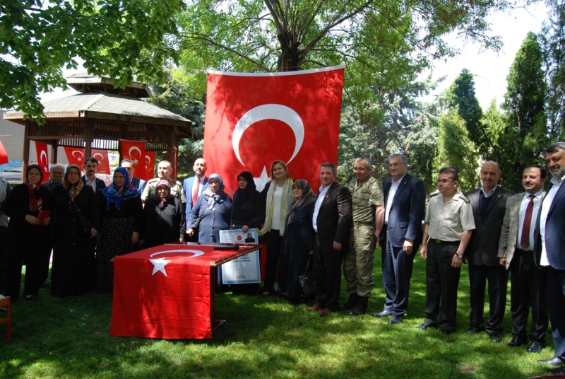 Şehit Annesi Özdemir’e tapu hediye edildi