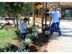 Sarıçam Belediyesi Parkları Güzelleştiriyor