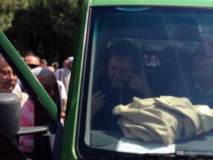 Ahmet Hakan'dan babasına son görev