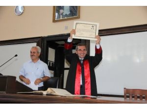 30 Yıl Sonra Diplomasını Alan Vali Yazıcı, Gözyaşlarını Tutamadı