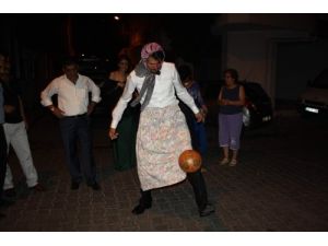 Damat, Topa Değil Çiğ Yumurtaya Kafa Attı