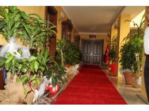 Vali Karaloğlu, 'Hoş Geldin' Çiçeklerini Zihinsel Engellilere Gönderdi