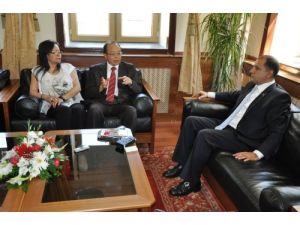 Tayvanlı Misafir, Vali Çomaktekin’i Ziyaret Etti