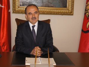 ‘Vali, orkestra şefidir’