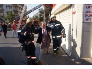 Yangında Mahsur Kalanları İtfaiye Kurtardı