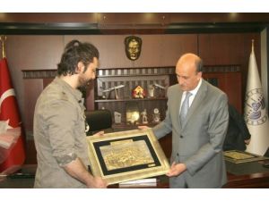 Sanatçı Oktay Ertuğrul, Başkan Selmanoğlu'nu Ziyaret Etti
