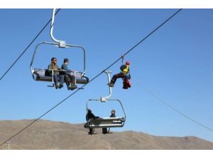 Teleferikte Mahsur Kalanlar 15 Dakikada Kurtarıldı