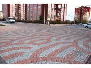 Kavşaklara Hız Kesici Ve Antik Taşlı Düzenleme Yapılıyor