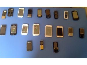 Polis Kaçak Telefon Avında