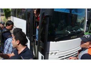 Adliye Önünde Eylem Yapan Gruba Müdahale