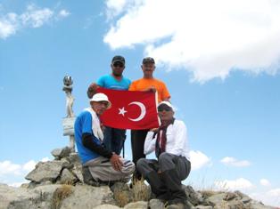 Seydişehir'li dağcılar Küpe Dağı'na tırmandı