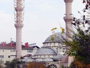 Yıkılan şerefeler tamir ediliyor
