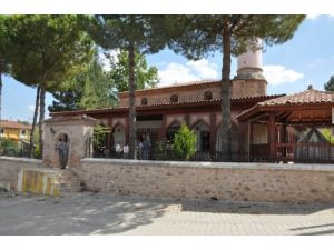 Silahtar Ömer Paşa Camii'ne İlgi Büyük