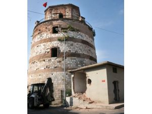 Makedonya Kulesi Görüntü Kirliliğinden Kurtarıldı