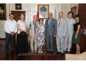 Osmanlıca Öğrenen Rus Akademisyenler Başkan Yılmaz’ı Ziyaret Etti