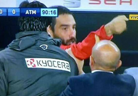 Arda kırmızı kartı gördü çılgına döndü