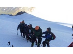 İkinci Bahar'da 5047 Metrelik Kazbek Dağı Zirvesi