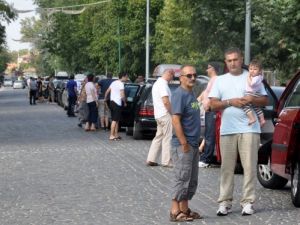 Gümrük Kapılarında Kilometrelerce Gurbetçi Kuyruğu Oluştu