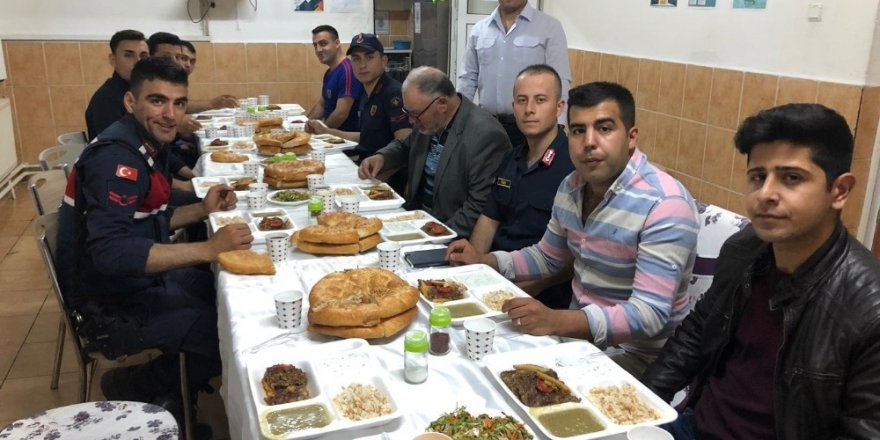 Çeltik Jandarma Komutanlığından şehit ailelerine iftar