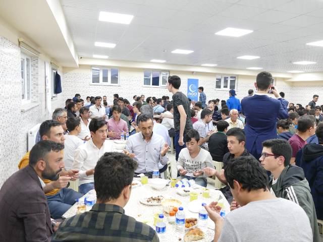 Siyer-i Nebi yarışması  birincilerine iftar verildi