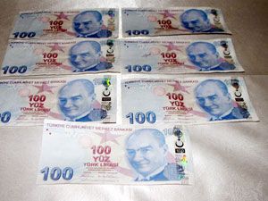 Piyasaya sahte para sürdükleri iddia ediliyor