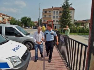Sapanca'da Hırsızlık Şüphelisi 4 Kişi Tutuklandı
