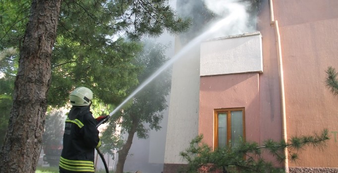 Konya’da 10 katlı binada yangın paniği