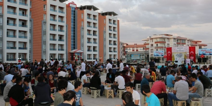 Konya GSİM, yurtta kalan öğrencilere iftar yemeği verdi